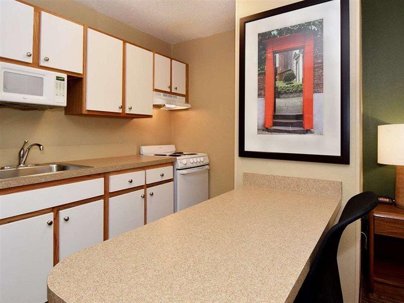 Suburban Studios Copley Akron West Exteriör bild