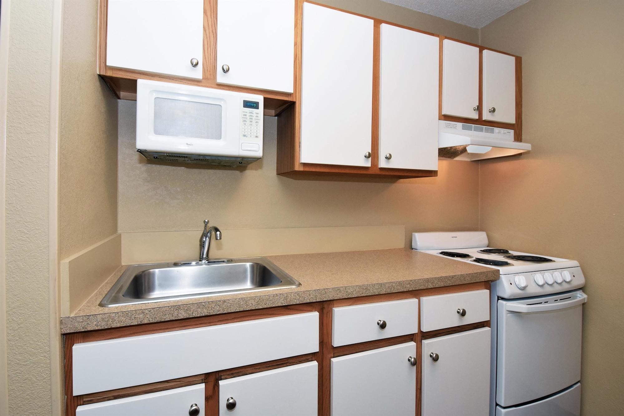 Suburban Studios Copley Akron West Exteriör bild