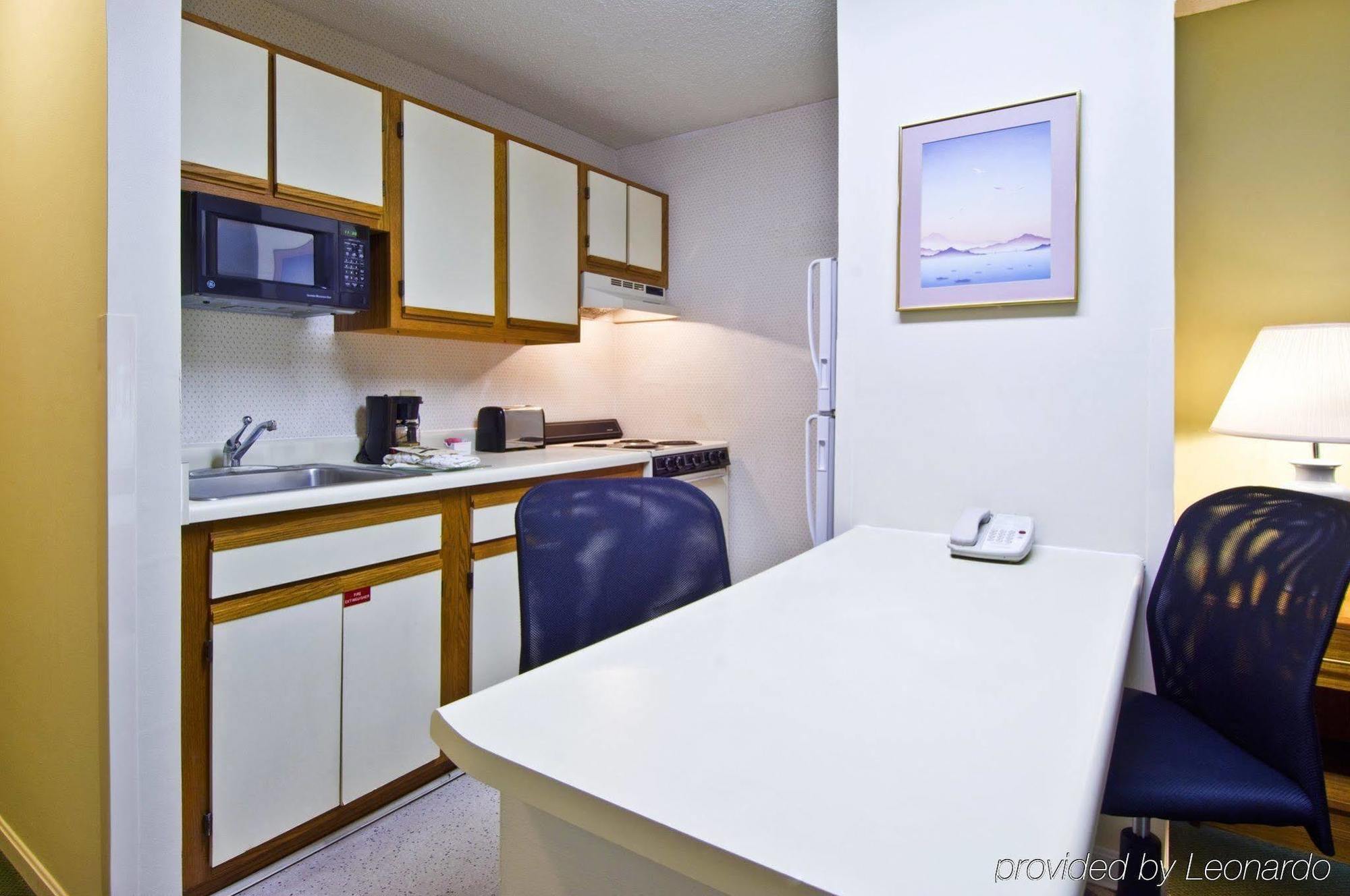 Suburban Studios Copley Akron West Exteriör bild